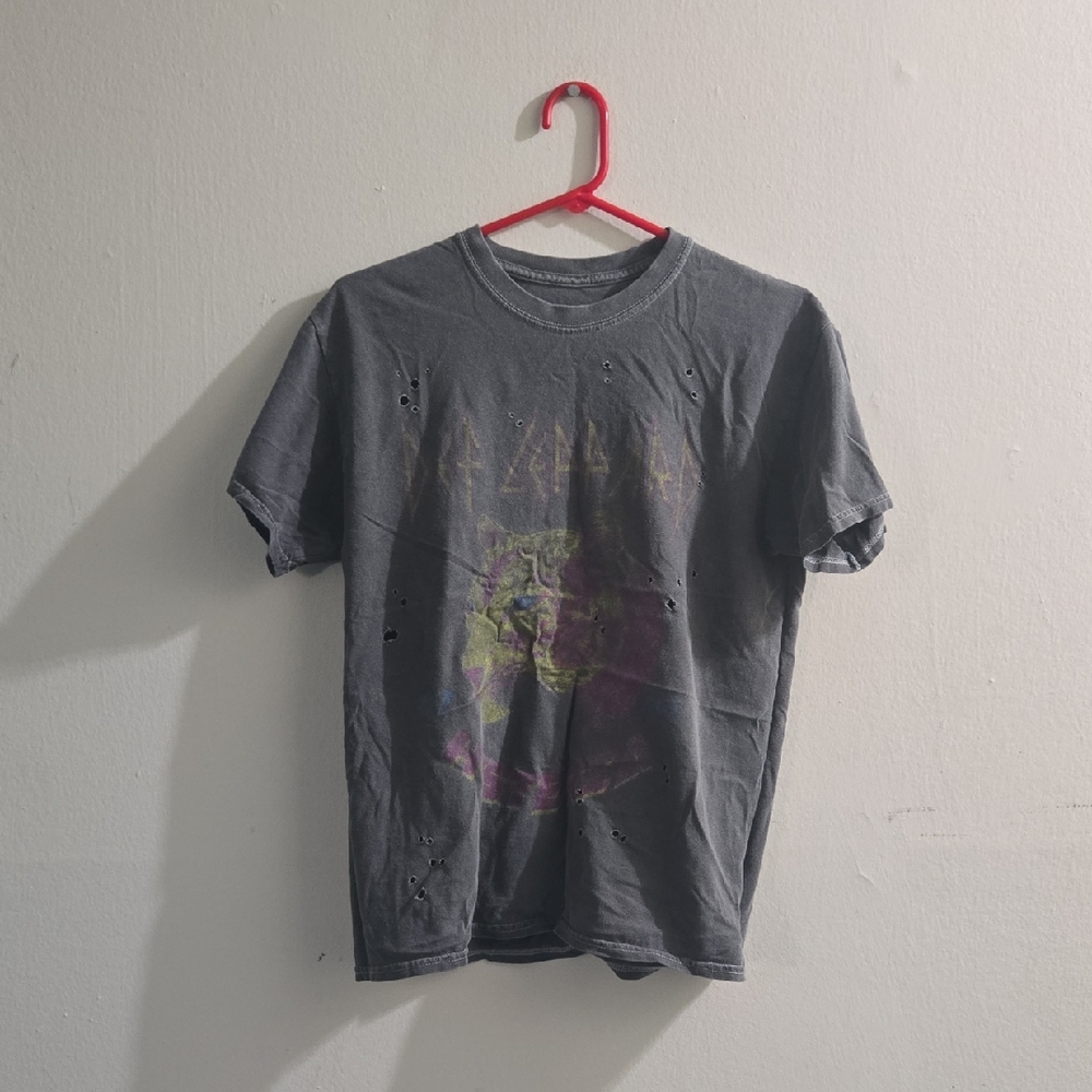 Def Leppard Distressed Tee